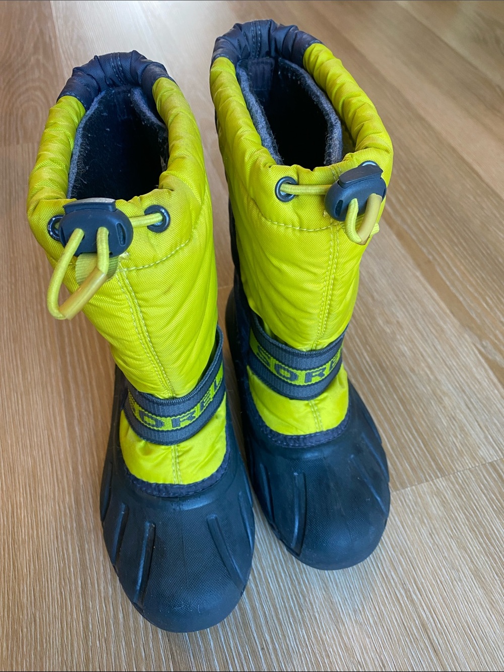 Sorel Kids Yellow and Black Waterproof Snow Boots Sz 1